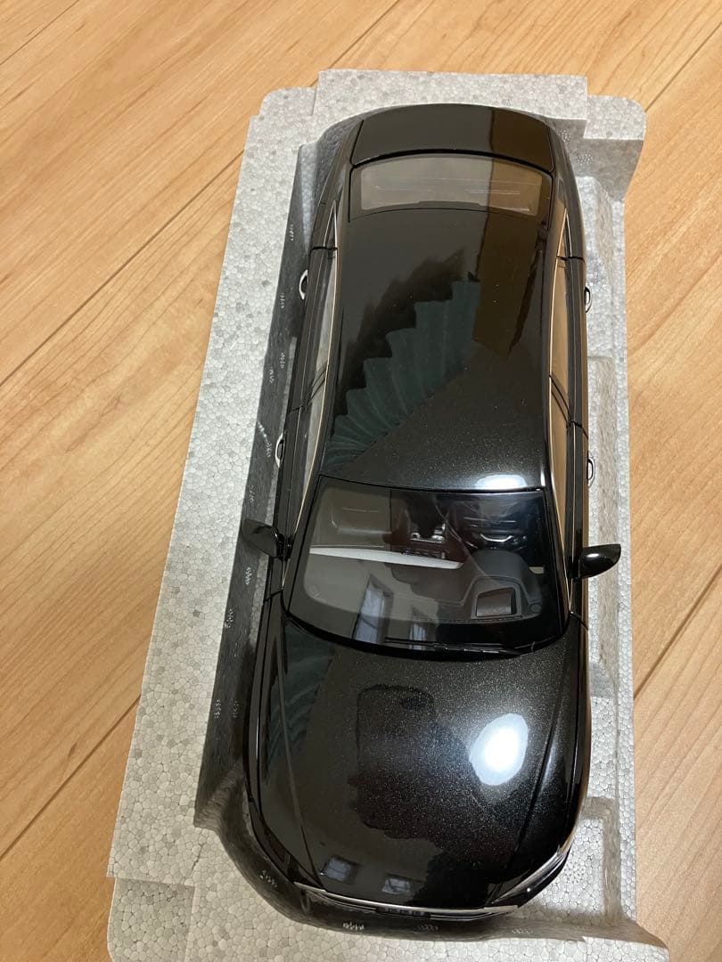 Audi A8 ミニカー 1/18 ブラック