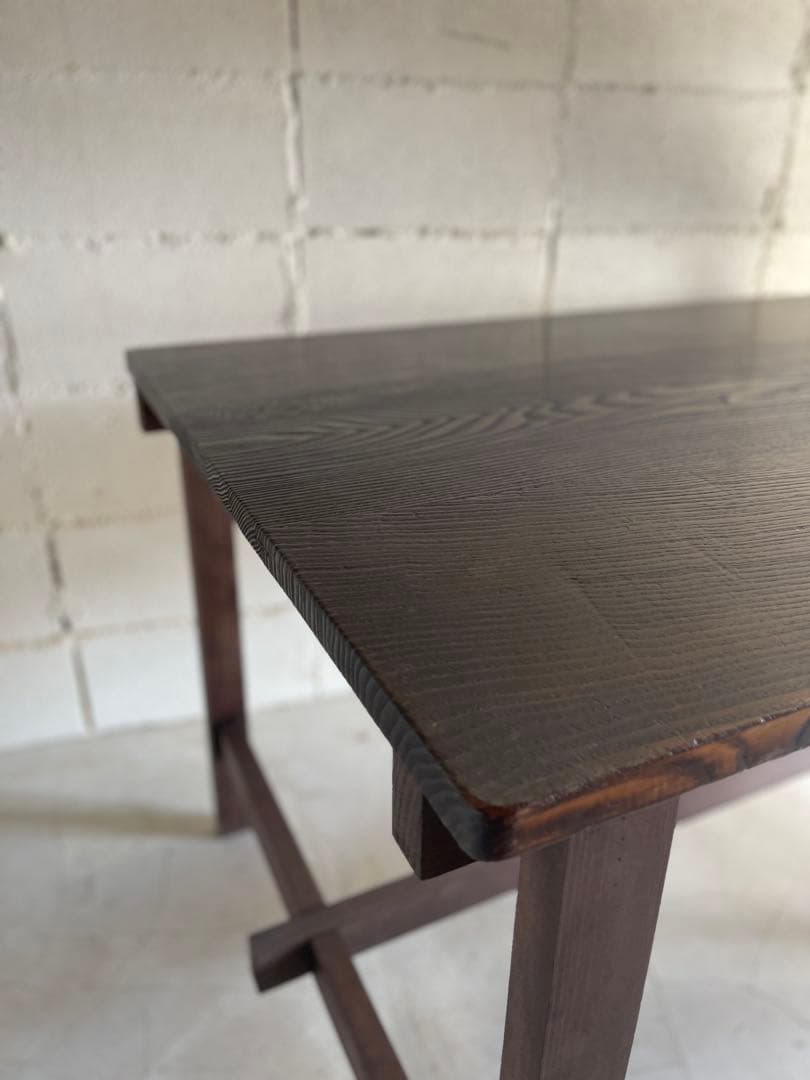 杉浮造り　ダイニングテーブル　作業台　展示台　什器　天板無垢材　濃茶色