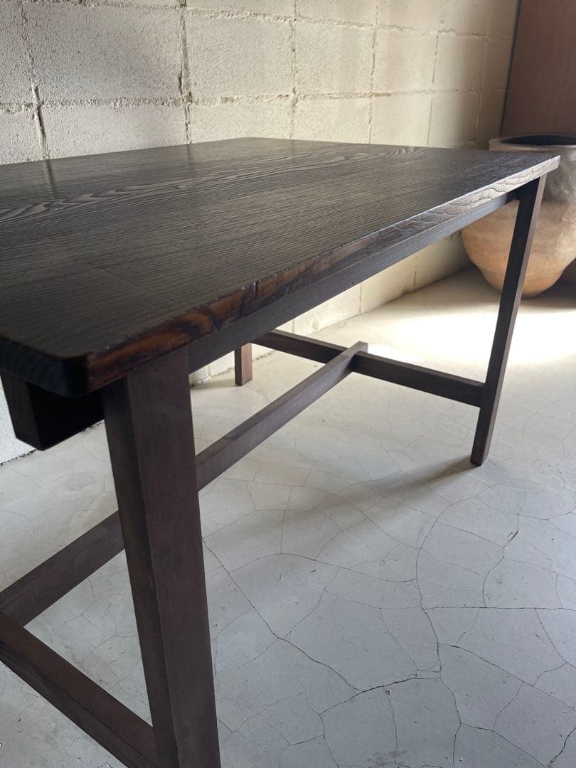 杉浮造り　ダイニングテーブル　作業台　展示台　什器　天板無垢材　濃茶色