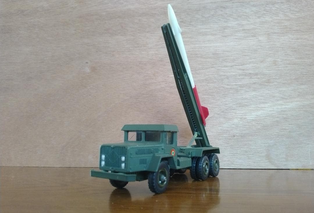 SOLIDOロケットランチャー軍用トラック201