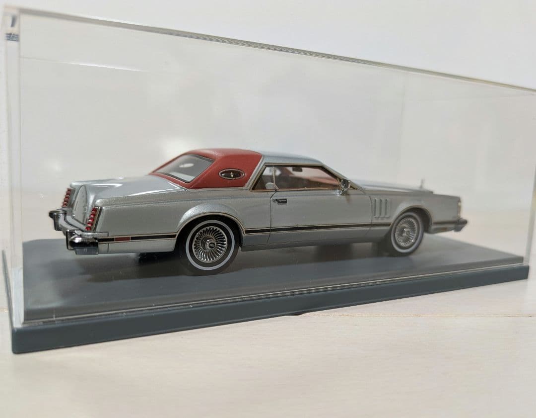 1/43 NEO リンカーンコンチネンタル マークV ローライダー キャデラック