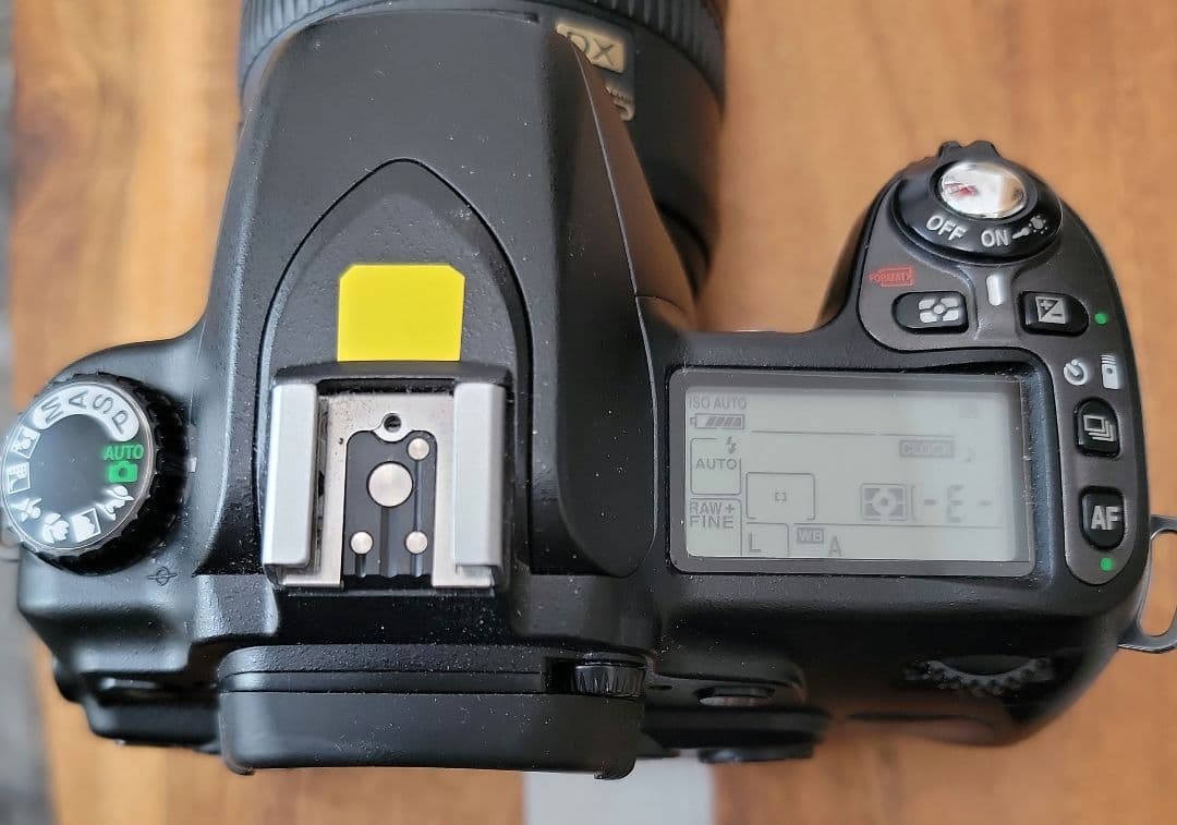 Nikon デジタル一眼レフカメラ ズームレンズ付き 専用充電器付き カメラ