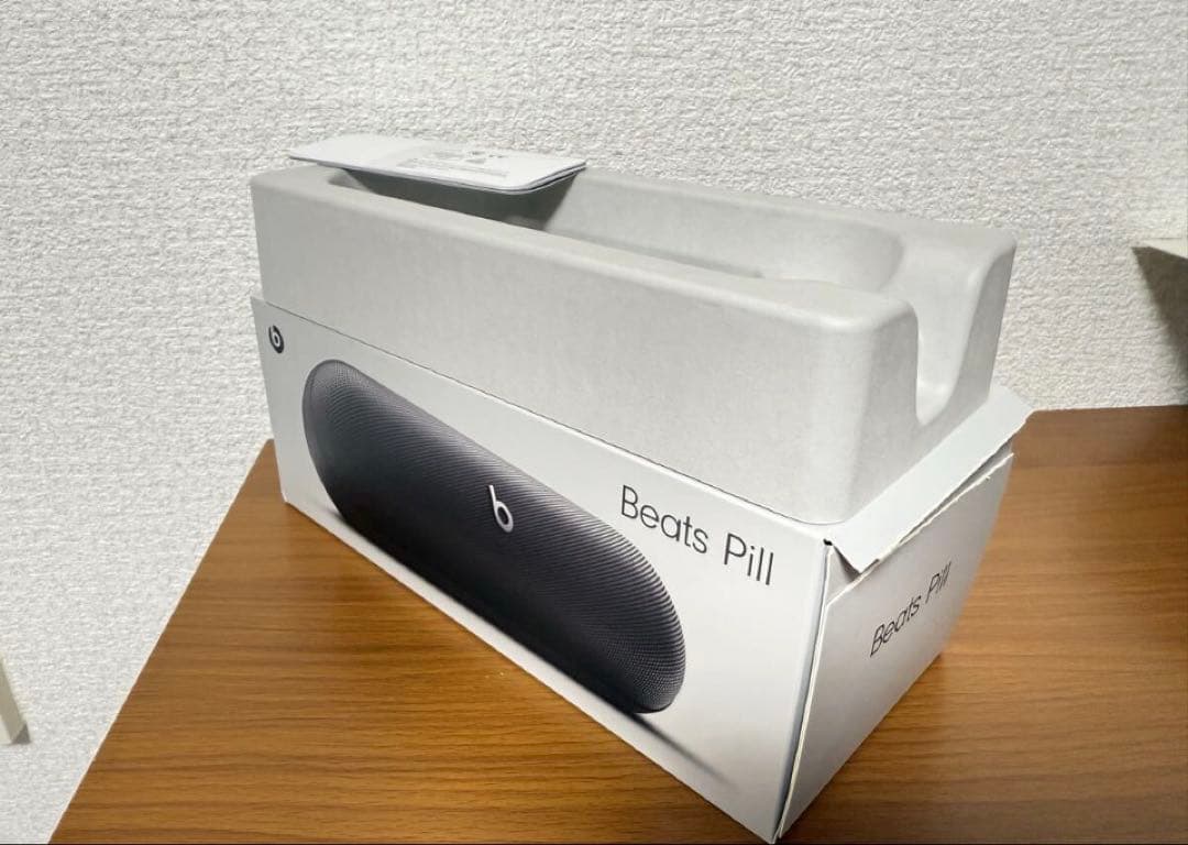 約8年ぶりの最新モデル Beats Pill (2024) ブラック