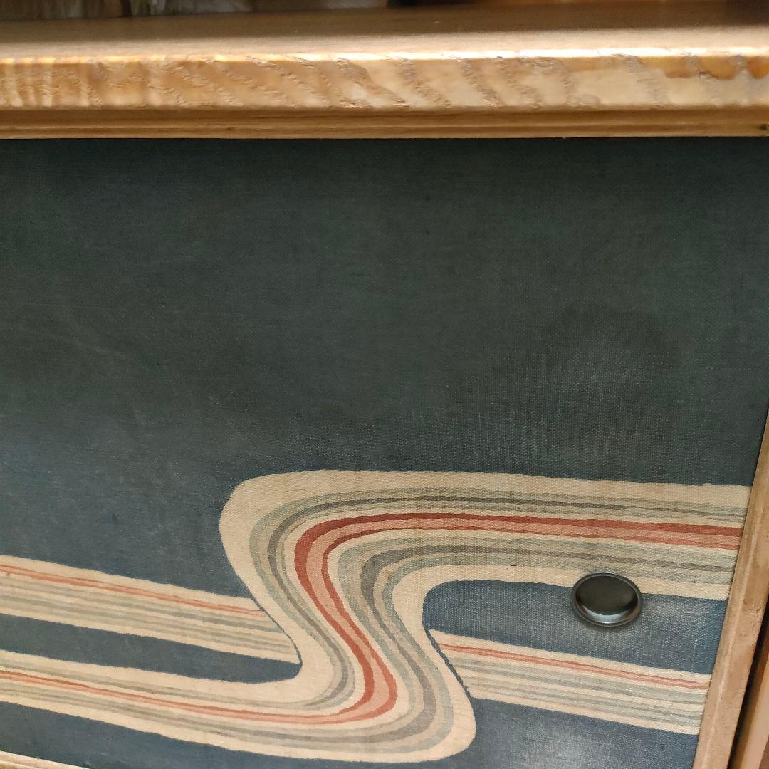 和モダン 飾り棚 サイドボード 昭和レトロ 流水文様 布張り 引き戸の