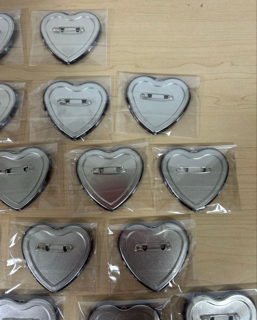 にじさんじ ハート型缶バッジ セット。