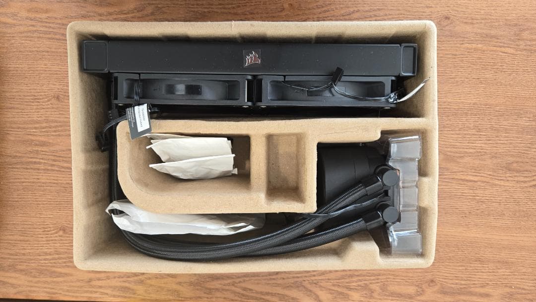 CORSAIR NAUTILUS -ノーチラス- 240 水冷式CPUクーラー