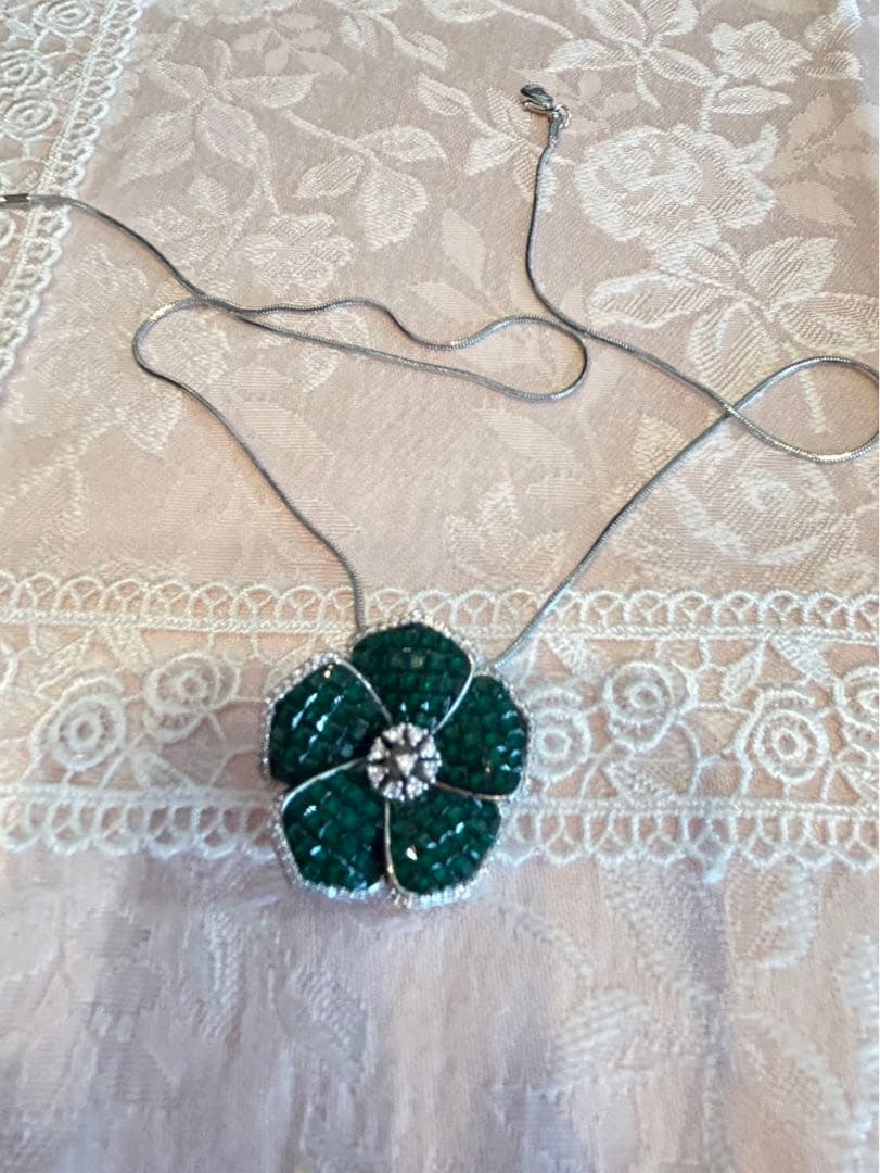 ミステリーグリーンガーネットブローチ