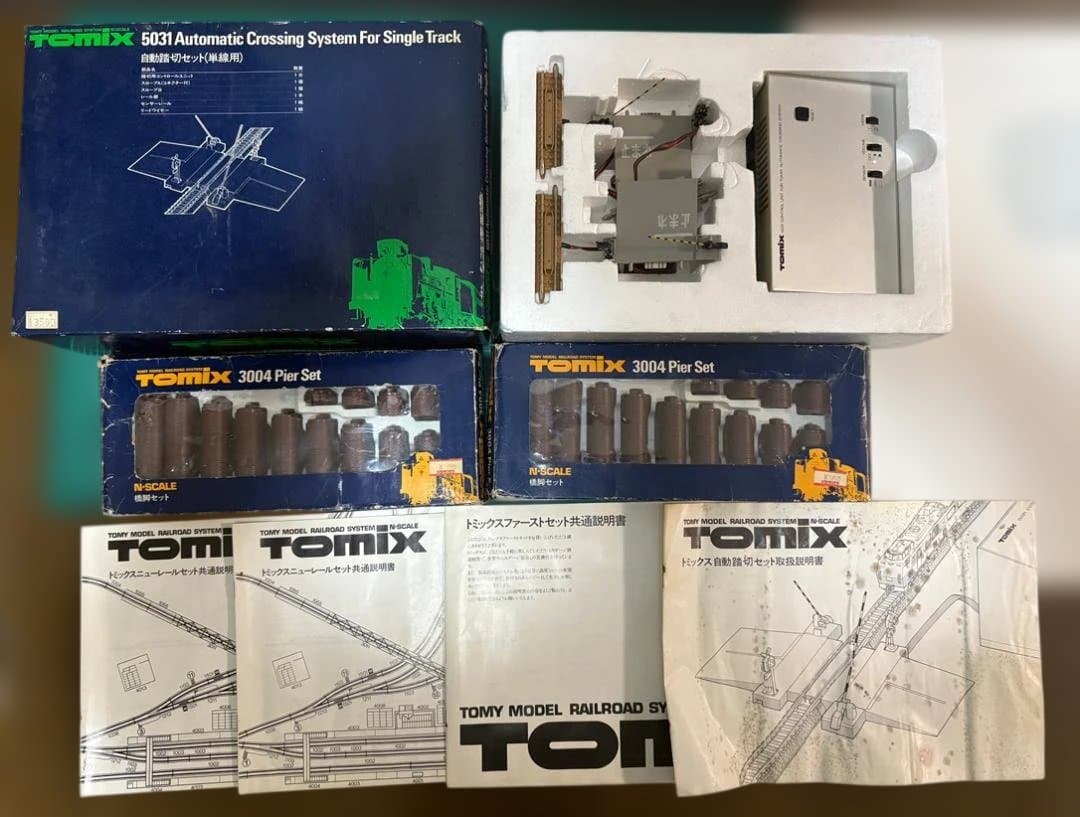 【ジャンク品】Nゲージ旧レールセット＋車両、アクセサリー