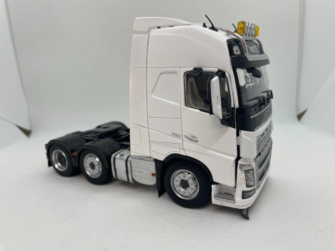 11R-006 Marge Models 1/32 ボルボ FH16 6x2