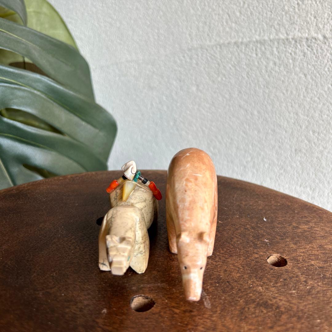 アリゾナ インディアンジュエリーショップ 石製クマの彫刻2体セット