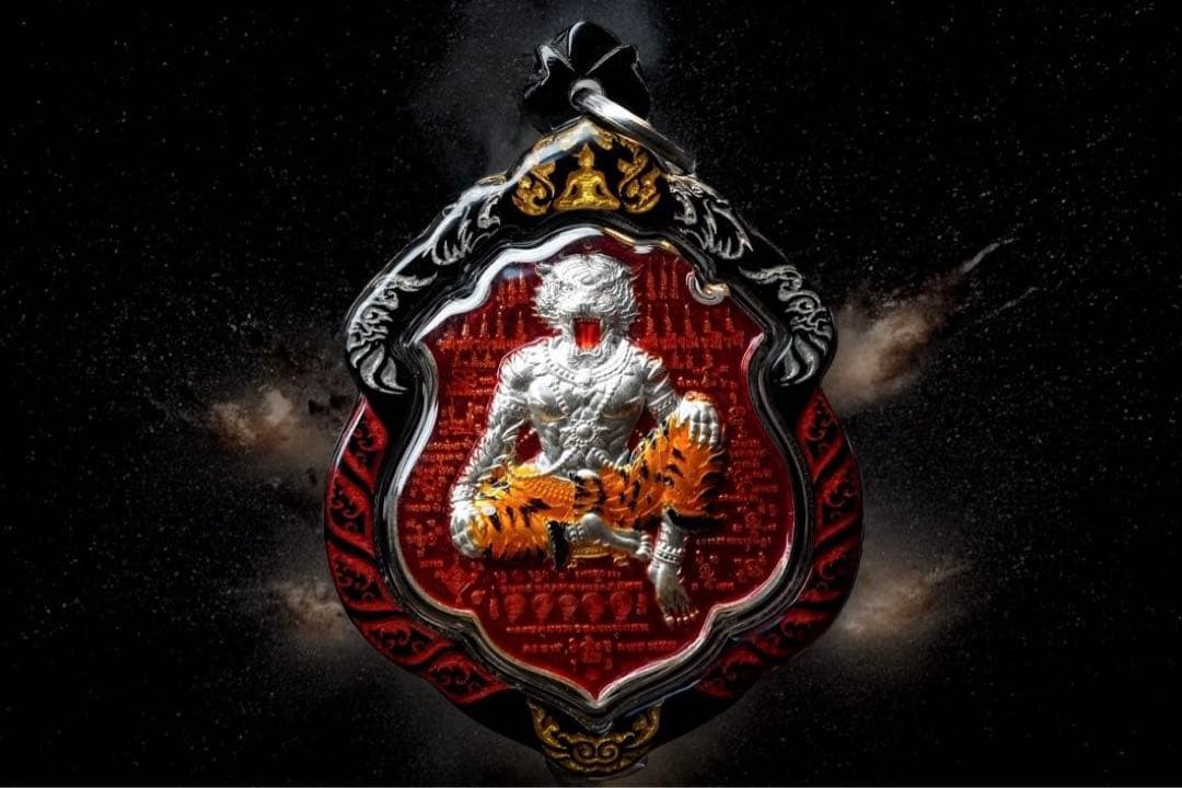 袈裟入り チャナイ師の伝説の虎王と秘術 プージャオサミンプラ