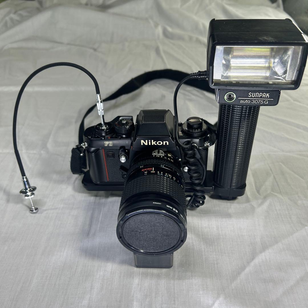 Nikon F3 豪華フルセット 液晶漏れなし・ケース　ストロボ付　ストラップ Nikon F3 豪華フルセット 液晶漏れなし・ケース ストロボ付 ストラップ