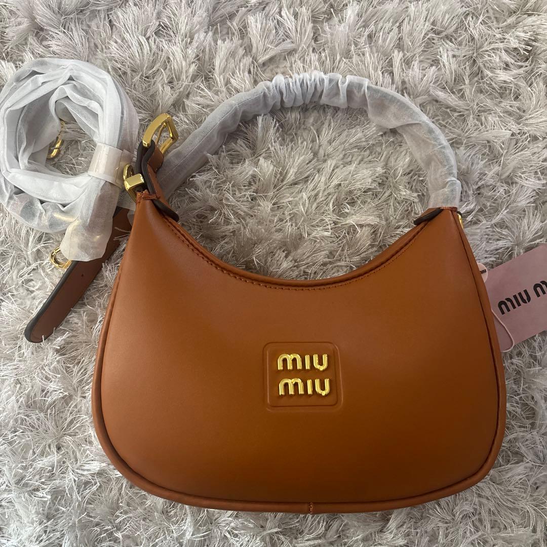 miu miu ブラウンレザーショルダーバッグ