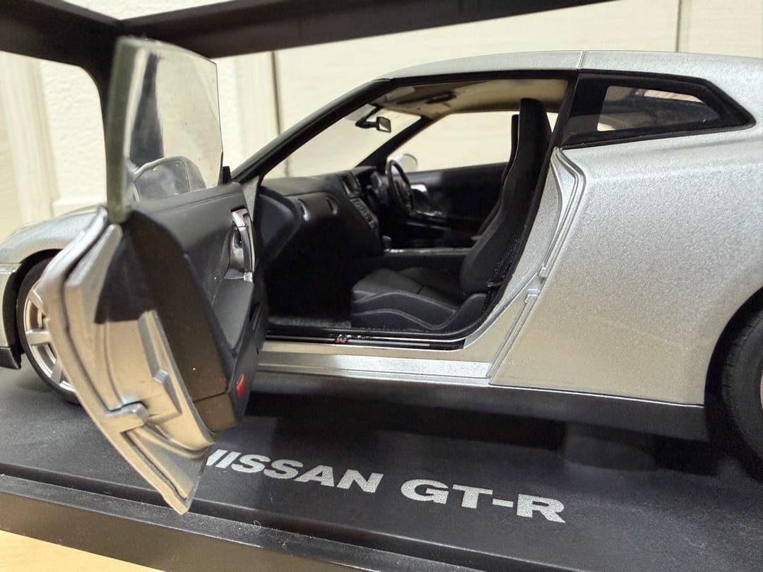 【希少】オートアートミレニアム 1/18 ニッサン GT-R R35 ミニカー