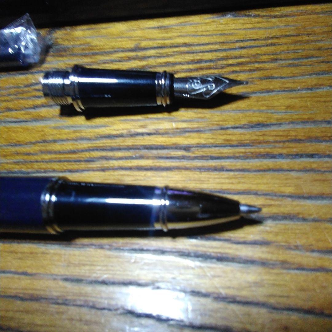 MEVIUSのポールペンと万年筆の2つの 機能が使える珍品です。