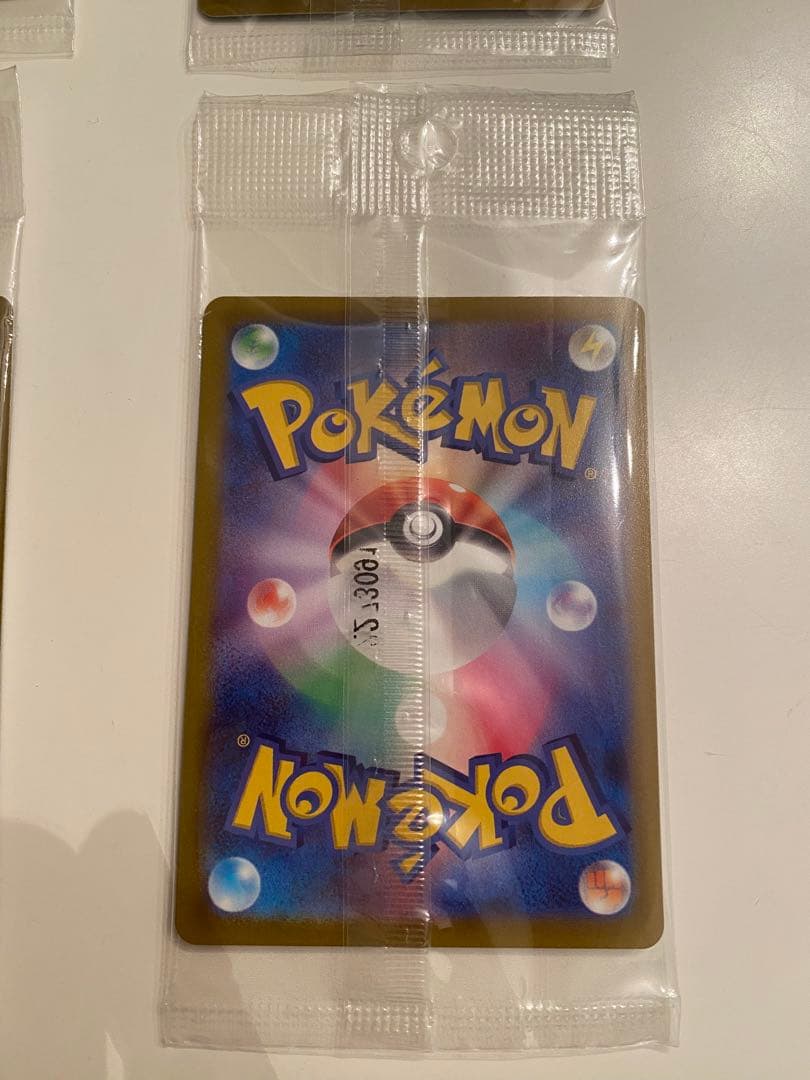 新品未開封　ピカチュウ みんなでぼうけん プロモ001/SV-P 4枚