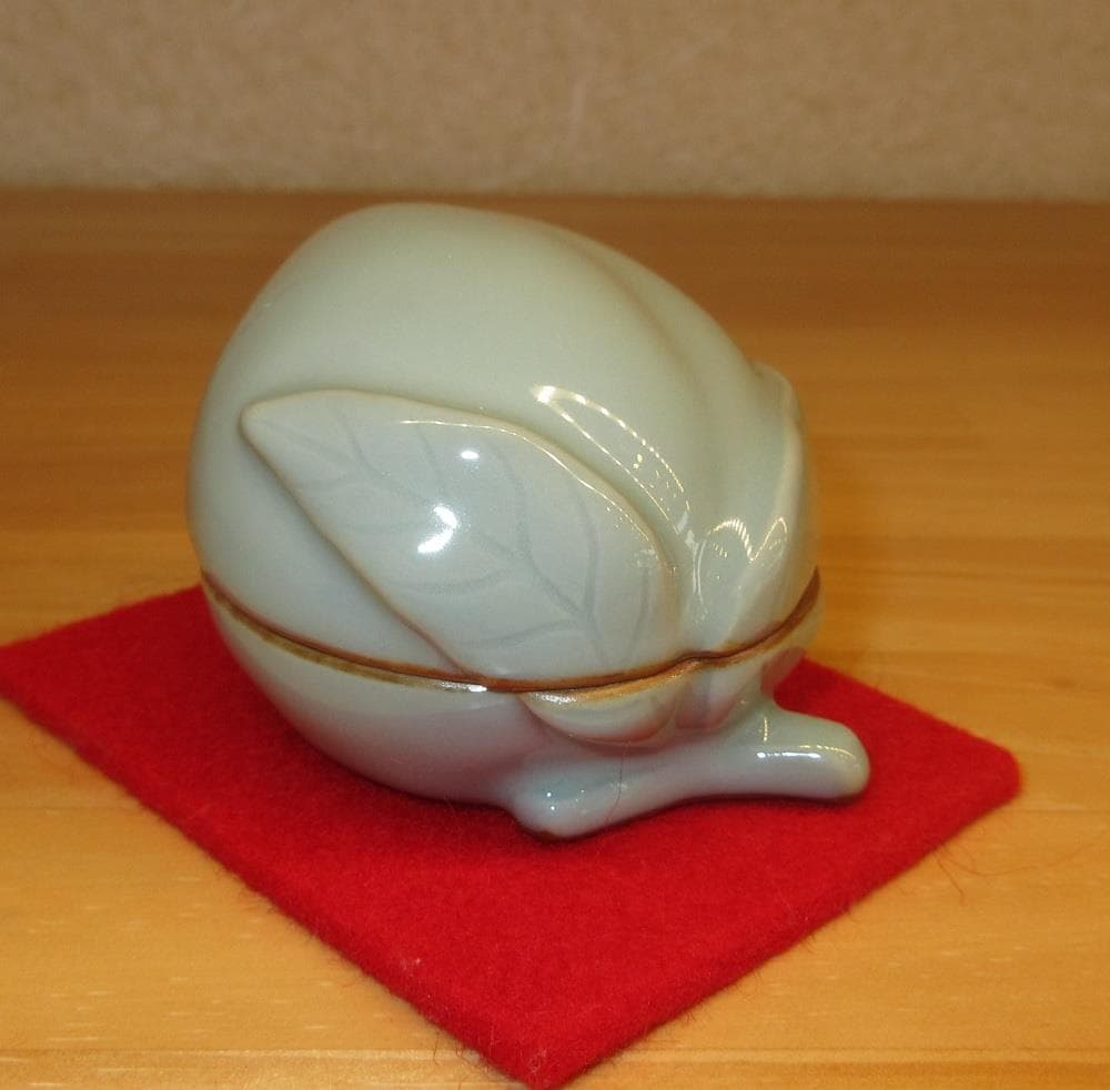 送料込【逢絢亭・新品】茶道具 香合 京焼 青磁 桃の形 諏訪蘇山 共