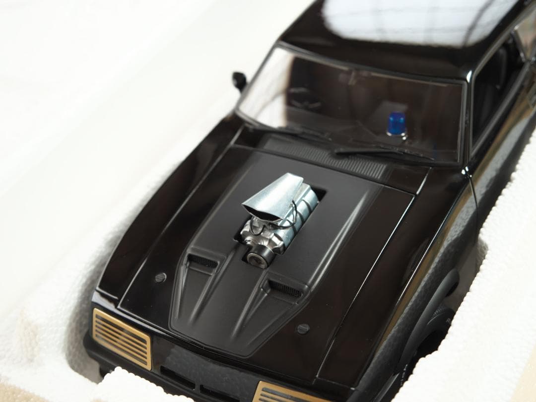 オートアート 1/18 フォード ⅩBファルコン マッドマックス