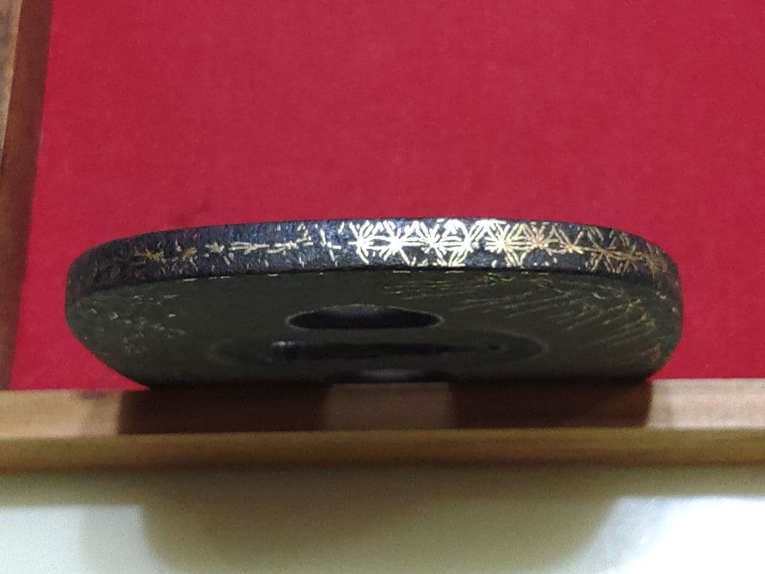 撫角形鍔　金象嵌耳　柳・笹柄　線象嵌　武具　ツバ　かわいい鍔　つば　鉄製　刀装具