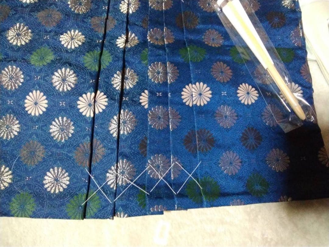 男の子用・3歳から5歳向け・表側正絹・お着物と袴のセットです