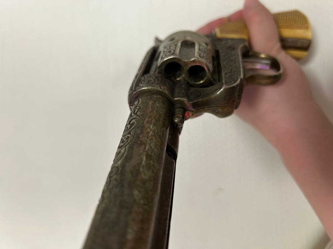 金属製リボルバー エンボス加工グリップ