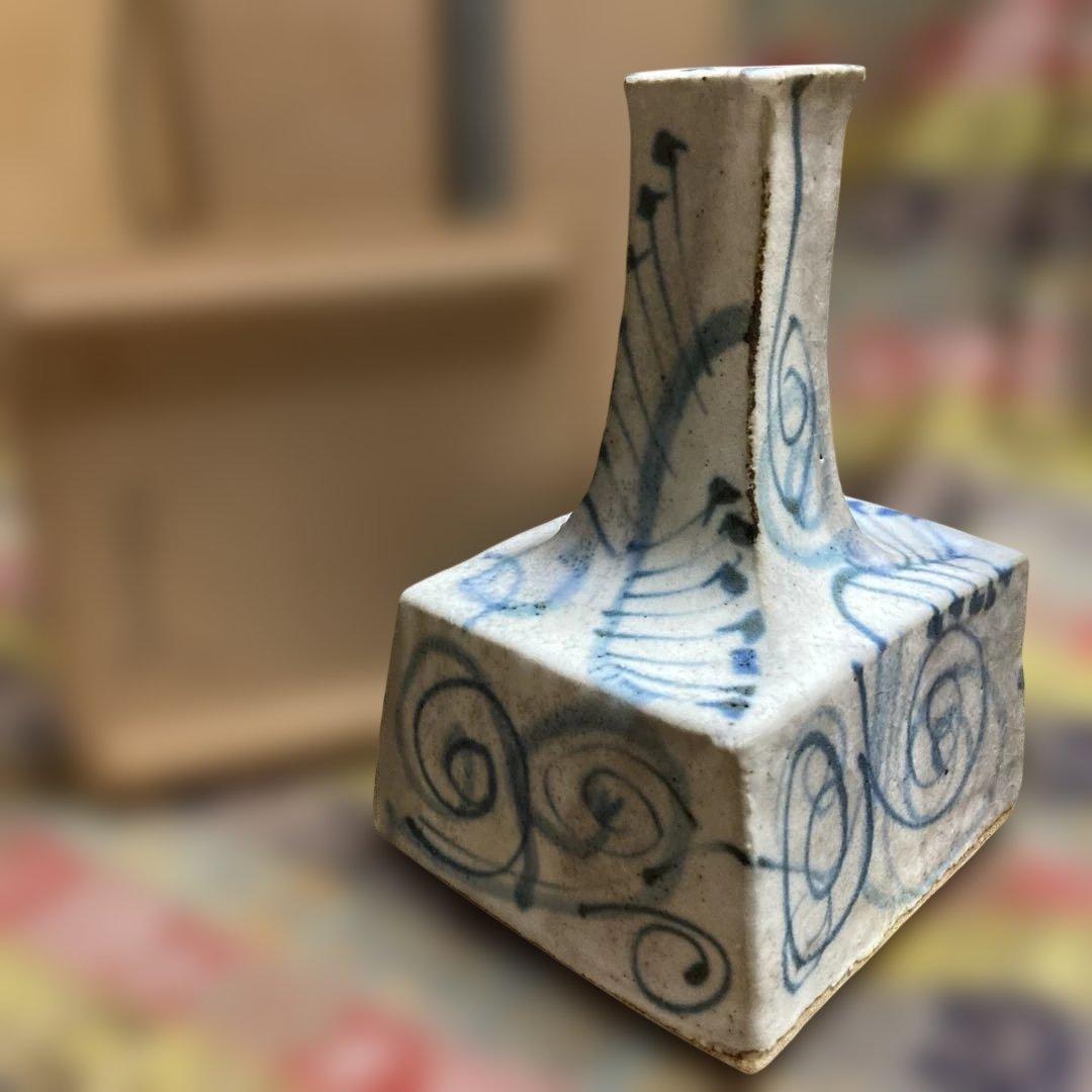 河本五郎 染付角壺 共箱 ￼高17口3・3.7胴径