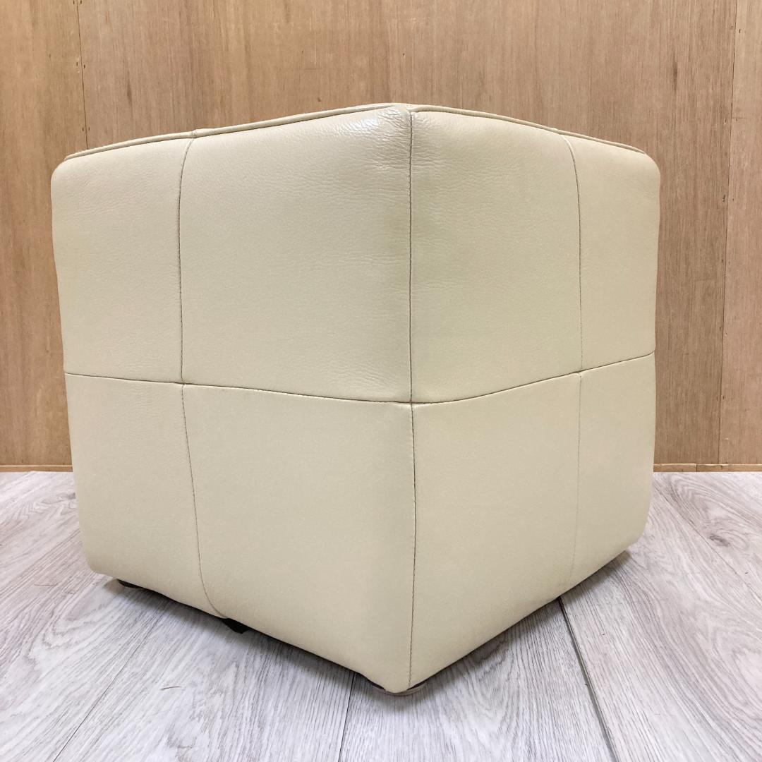 IDC大塚家具　総革　スツール　オットマン　オフホワイト系