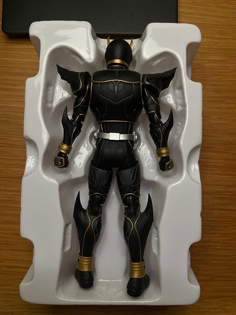 S.H.Figuarts 真骨彫 仮面ライダークウガ　アルティメットフォーム