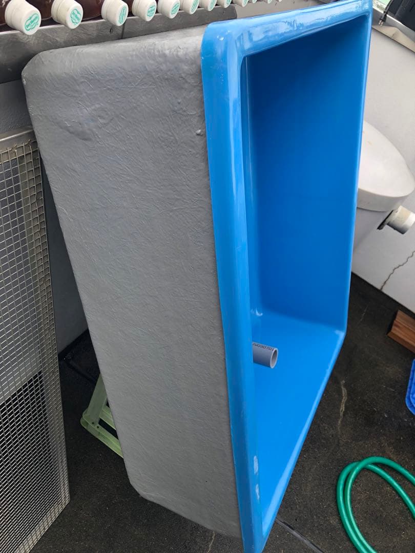 美品FRP発泡張り仕様水槽 引取り限定