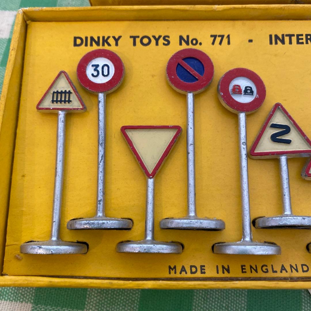 DINKY TOYS no771 ロードサイン