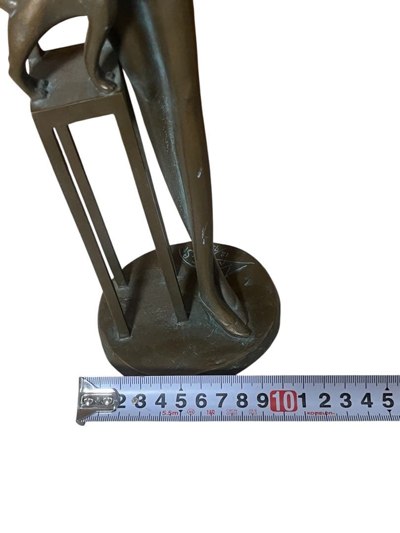 中古】ブロンズ像「自分の時間」長房一洋作 女性と猫のブロンズ彫刻