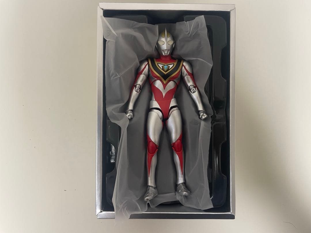 真骨頂ウルトラマン　ティガ　ダイナ　ガイア　アクリルロゴ付き