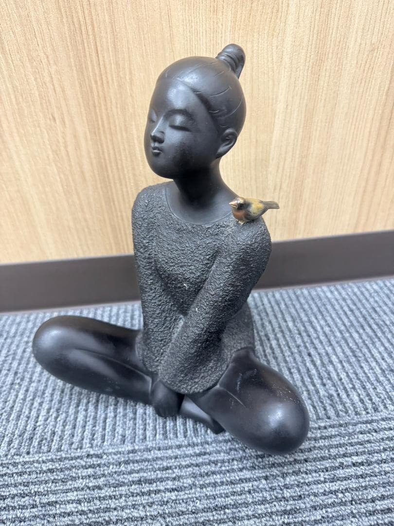 高岡銅器 彫刻家 板保次 (号 清峯）『おすまし』ブロンズ像