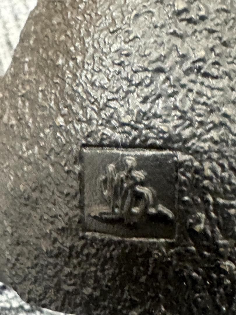 高岡銅器 彫刻家 板保次 (号 清峯）『おすまし』ブロンズ像