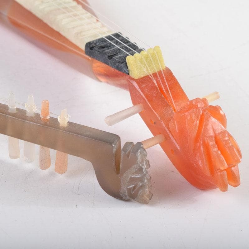 中国 赤瑪瑙彫刻 小さな楽器 弦楽器など 4点 箱付 V 9210