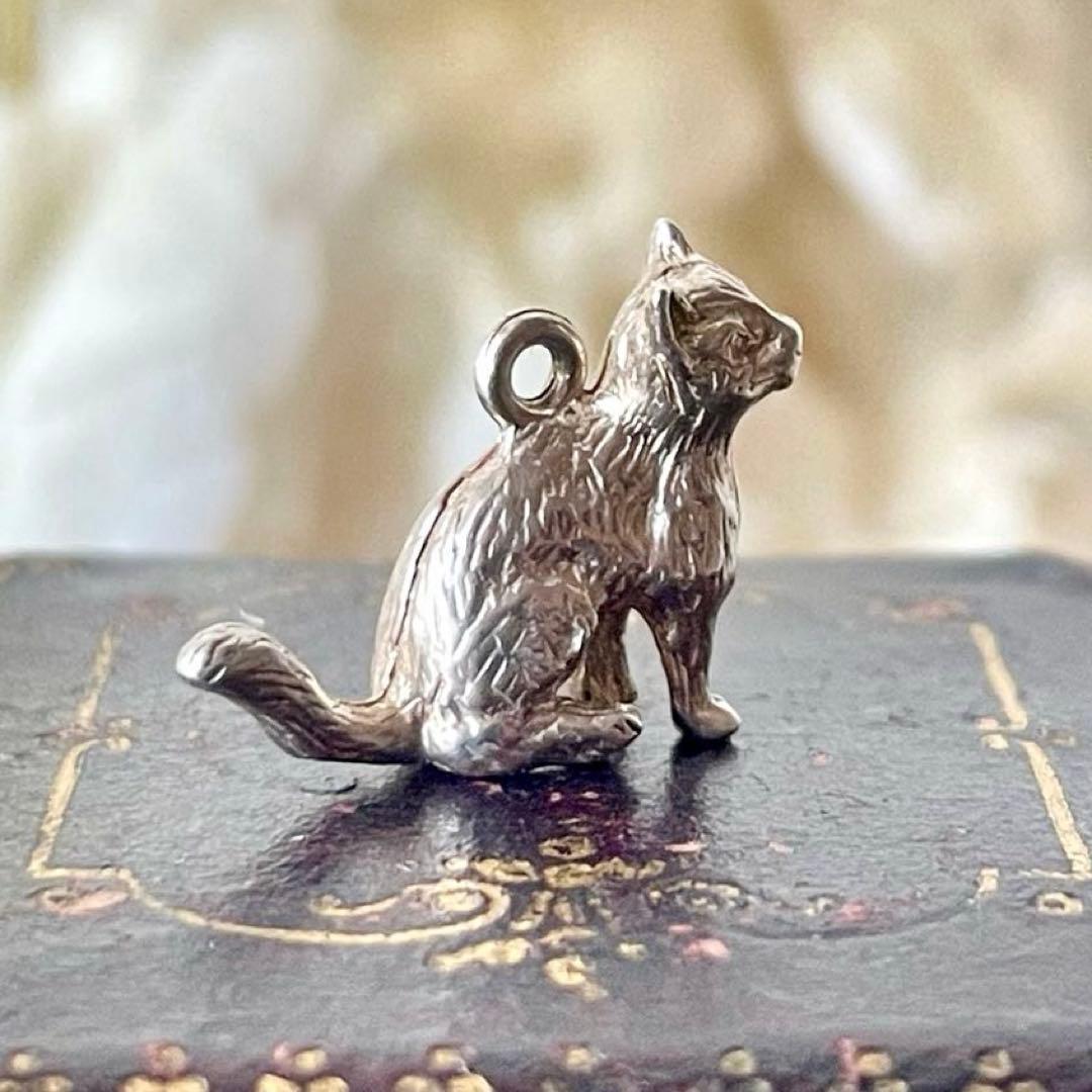 シルバー製猫のチャーム ペンダントトップ イギリスヴィンテージ