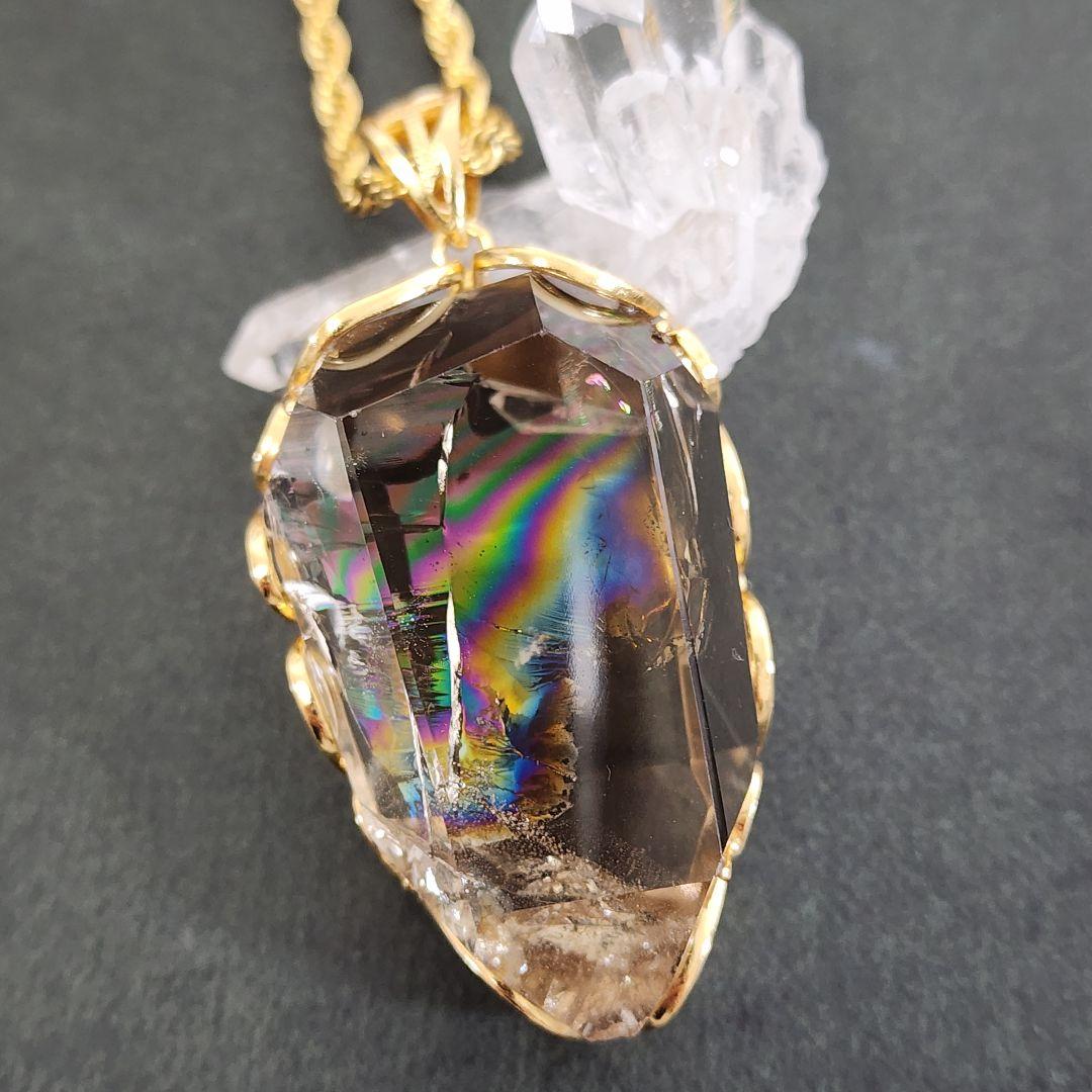 レインボースモーキークォーツ（スモーキーアイリスクォーツ）の