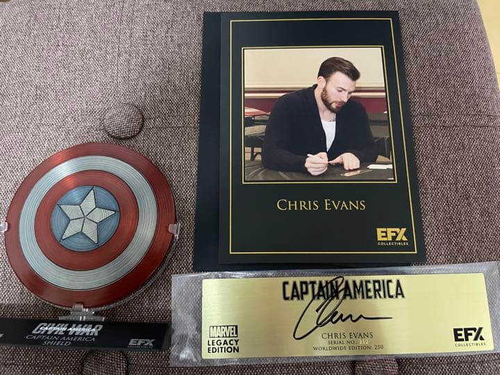 キャプテンアメリカ シールドプロップ+ クリス・エヴァンス 直筆サイン
