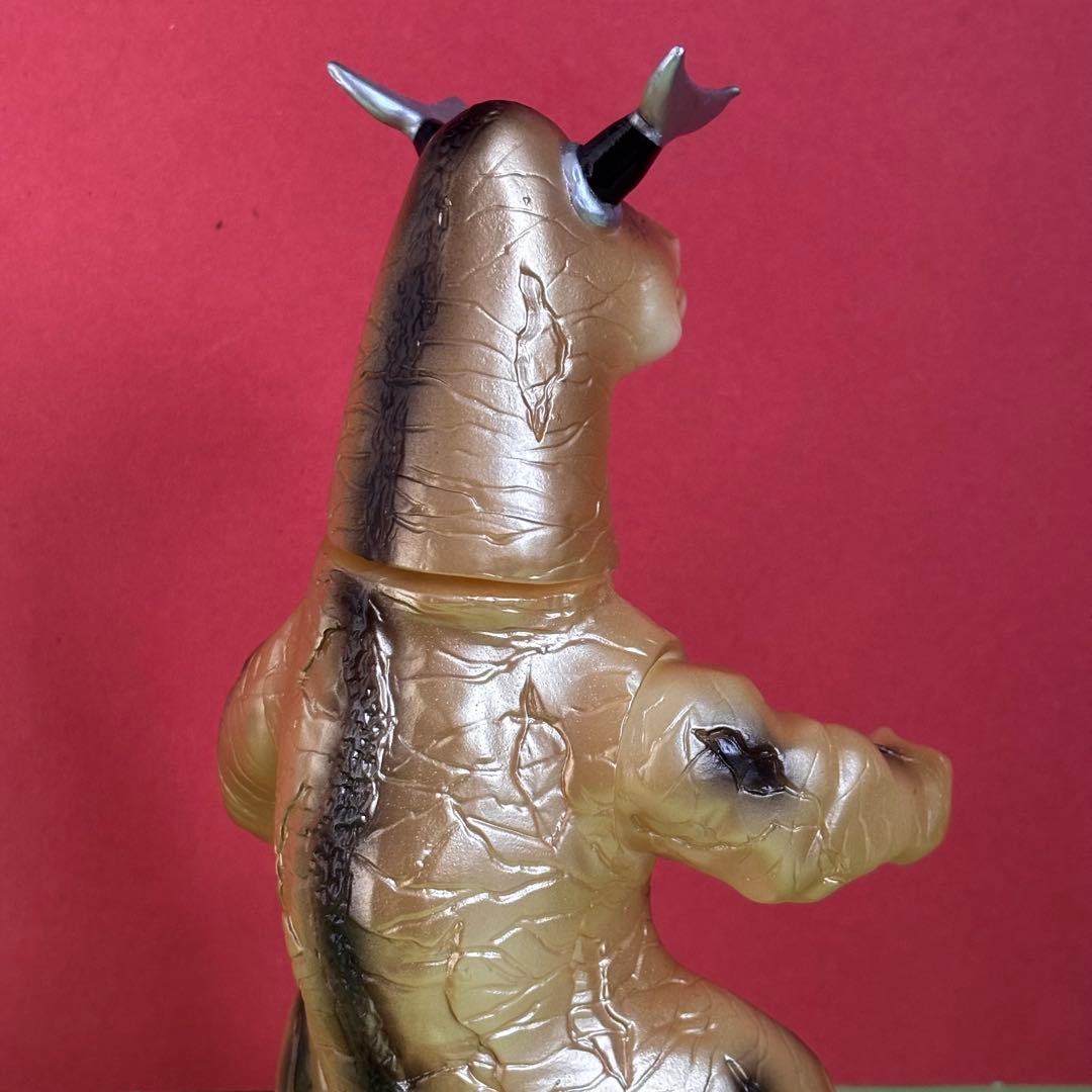 ブルマァク 怪獣シリーズ エレキング 蓄光ゴールド