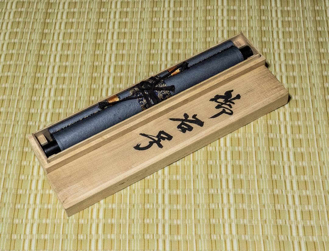 掛軸-1085 関通上人 「南無阿弥陀仏」 紺紙金泥 複製画 法然上人祖跡