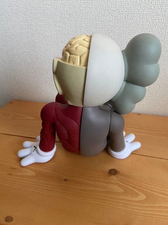 正規品 カウズ OriginalFake フィギュア 人体模型 ブラウンKAWS - メルカリ