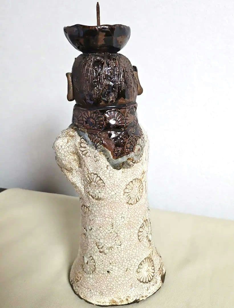 蝋燭立『鳩を抱いた伴天連』