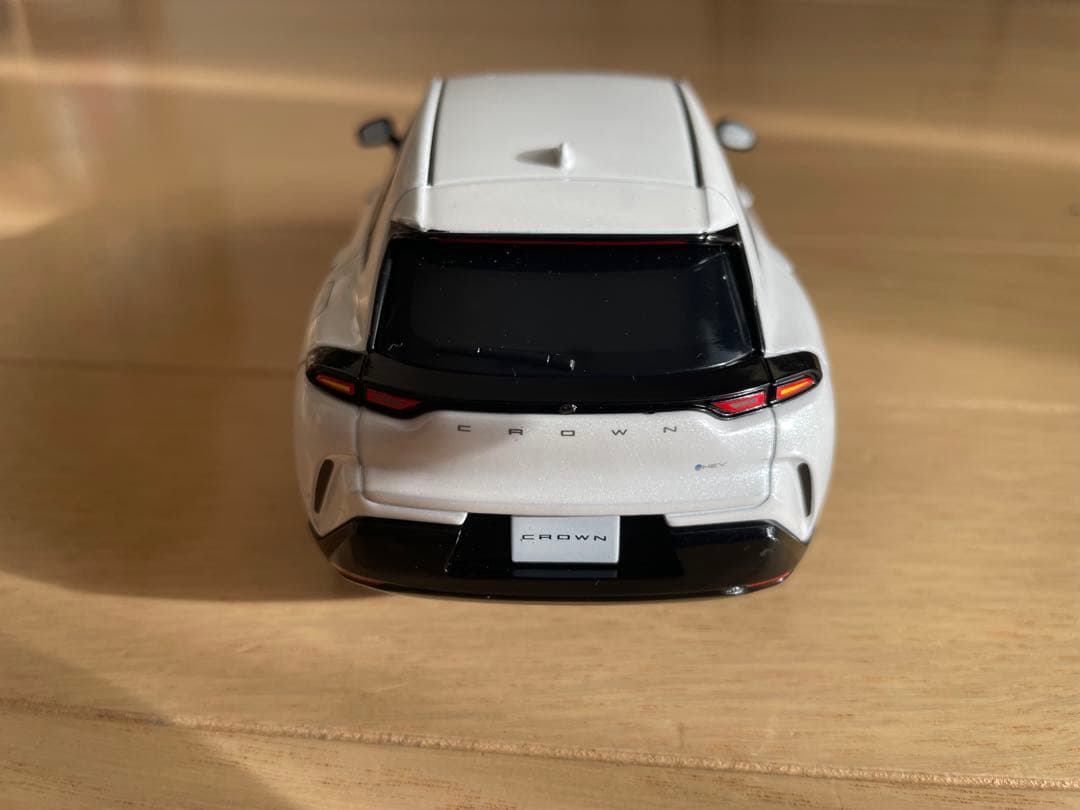 CROWN ミニカー ホワイト　非売品　色見本