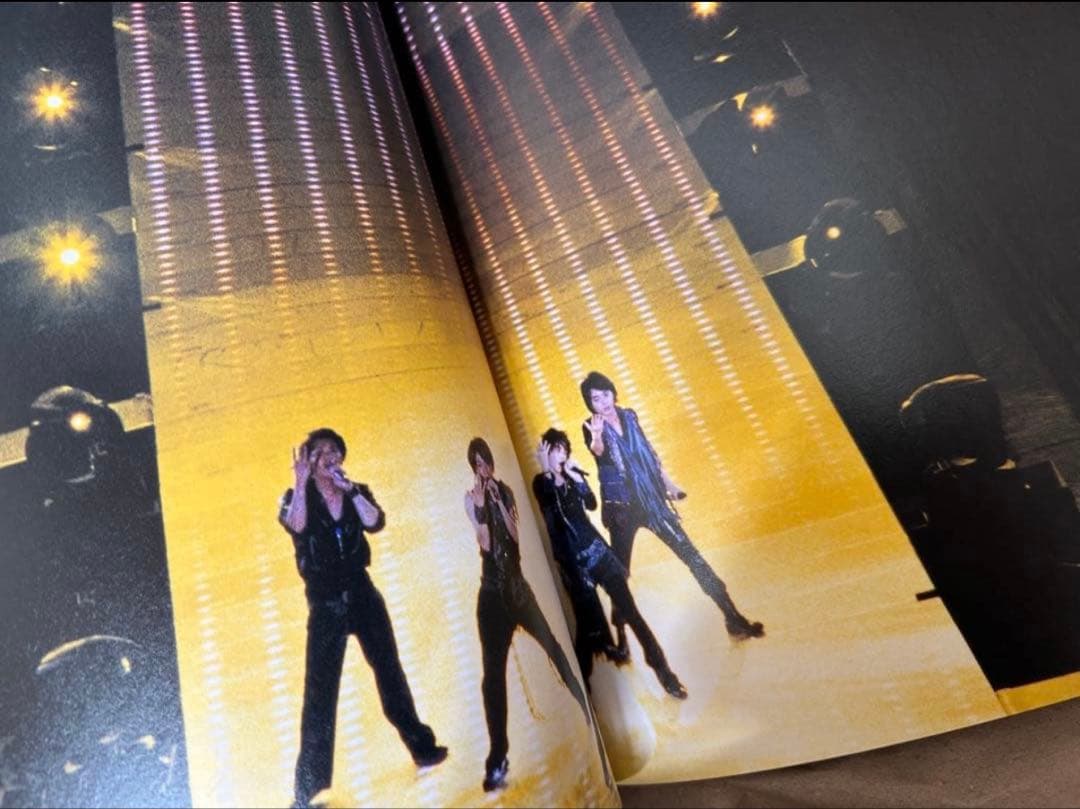 嵐 『嵐5大ドームツアー写真集 ARASHI IS ALIVE! 』 - メルカリ