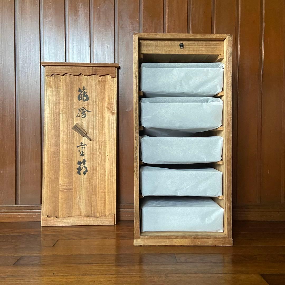 輪島塗　五段重箱　定紋重箱　蒔絵唐草　点彫り沈金　共箱付
