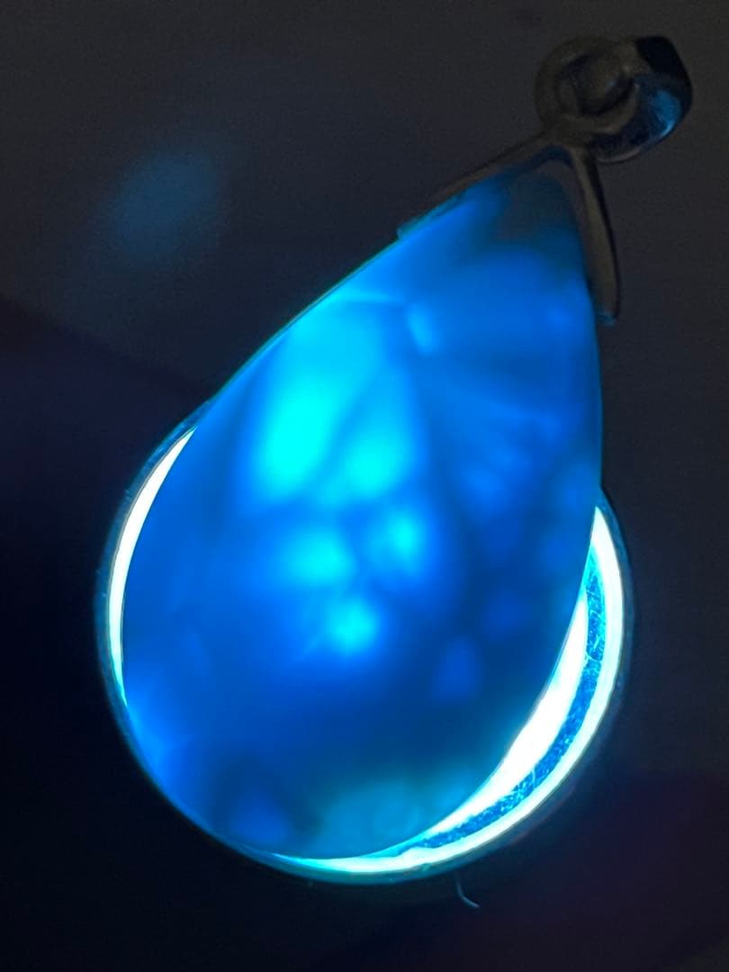 天然石☆品質良し！ラリマーしずく型ペンダントトップ☆透けるブルー