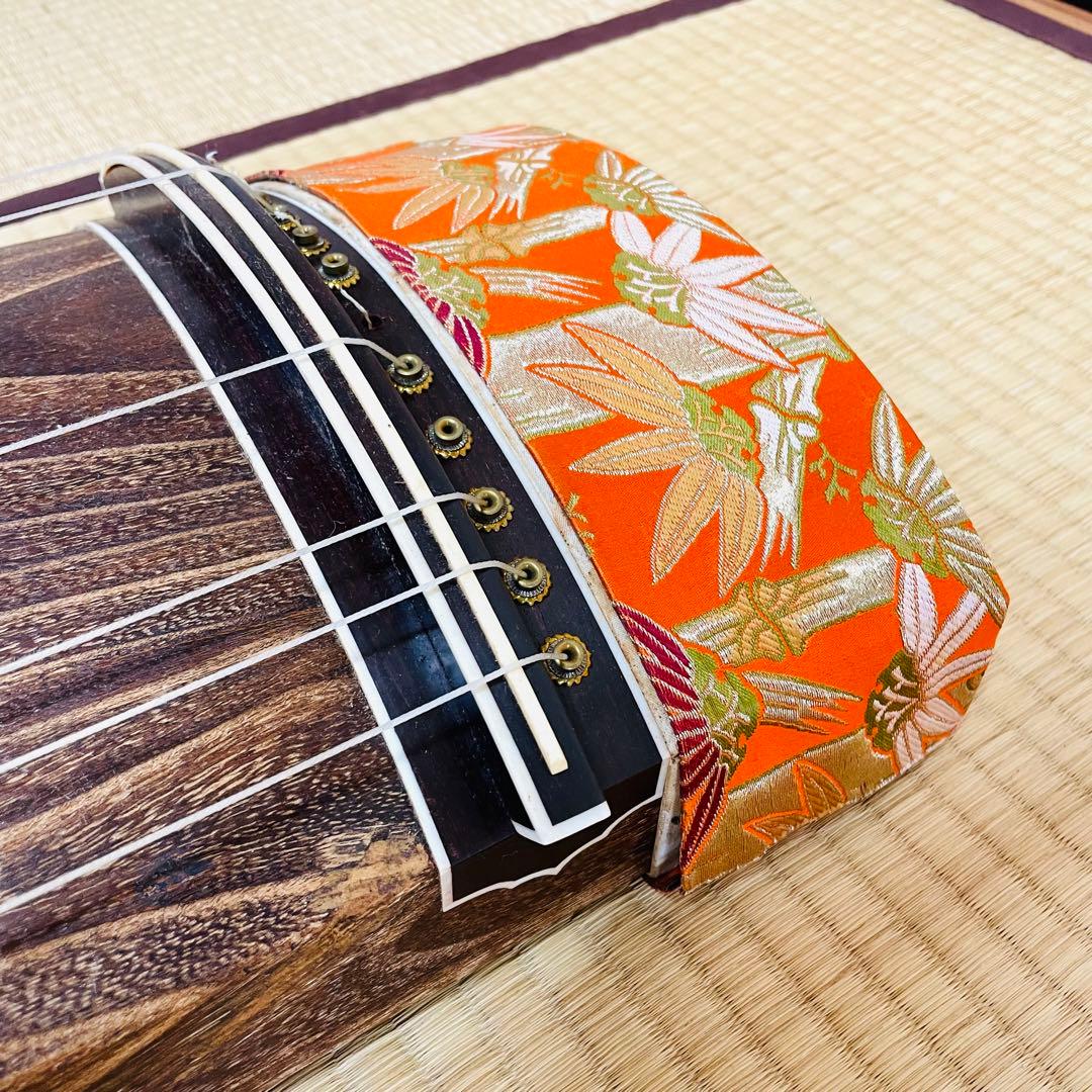 十三弦　高級琴　金蒔絵　お箏　綾杉彫り　梅樹　青貝螺鈿　豪華装飾