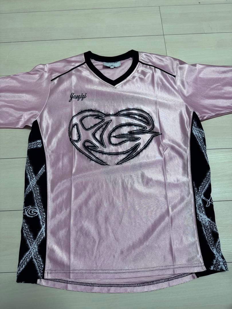 XG×YUEQI QI Football Oversized Tee ピンク - メルカリ