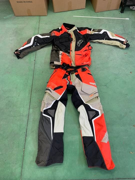 茶道具 青磁 蓋物 香合 梅木蒔絵蓋付 花押あり 時代箱 V 9493