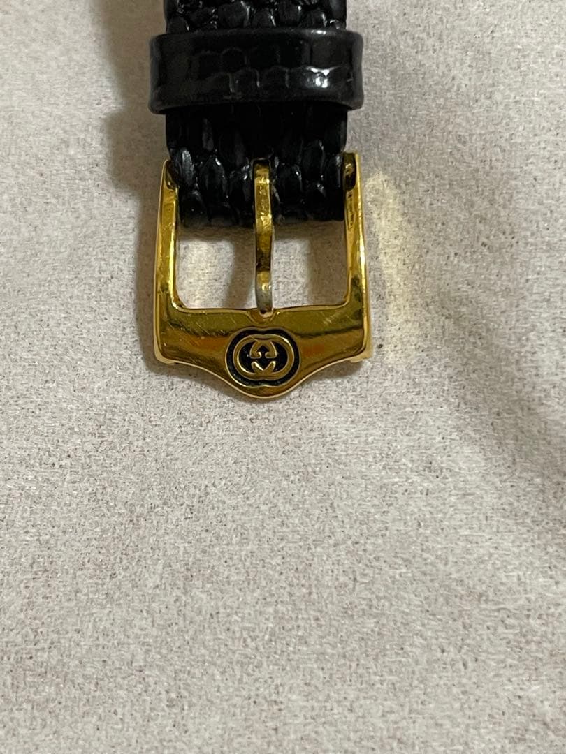 GUCCI レディース ゴールド ブラック レザー 腕時計 スクエア 不動